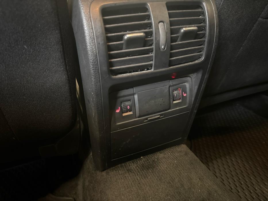 VOLKSWAGEN Passat 2011