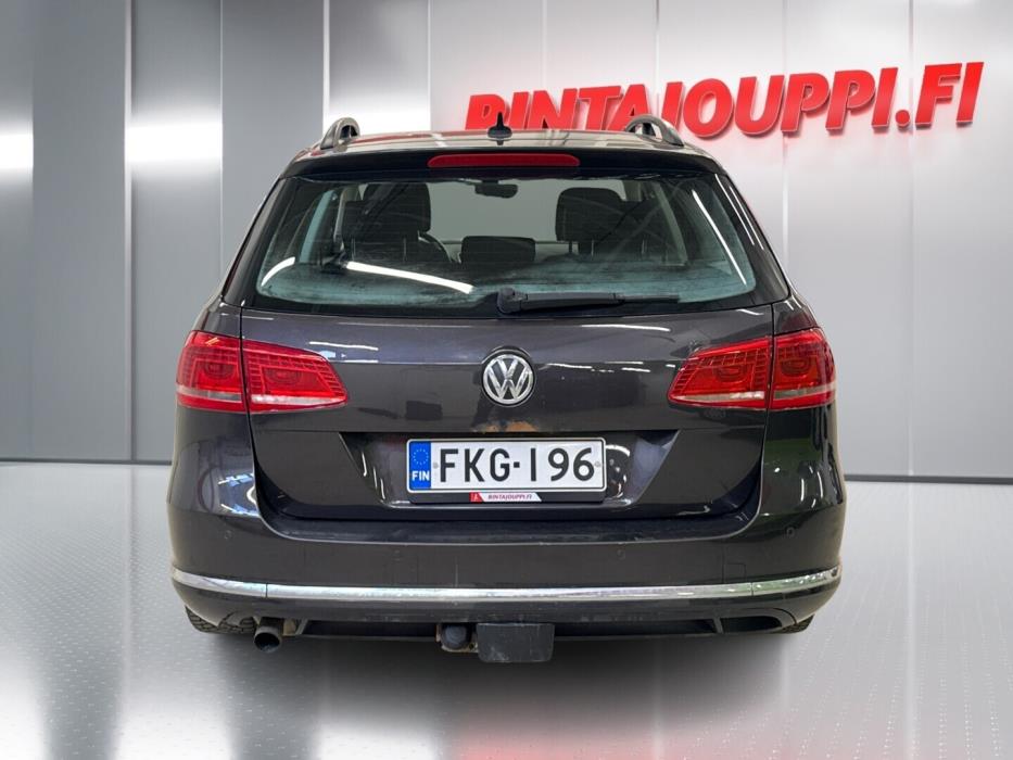 VOLKSWAGEN Passat 2011