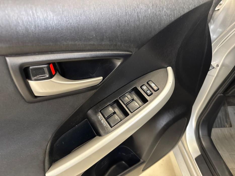 TOYOTA Prius PHEV 2012