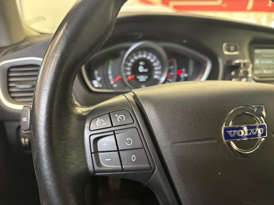 VOLVO V40 2013