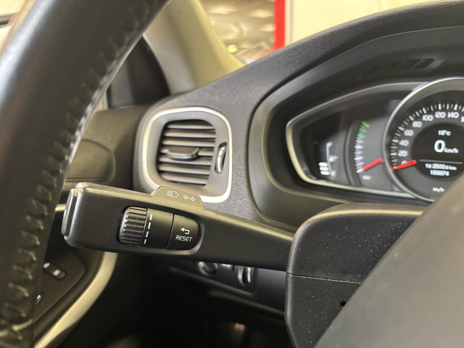 VOLVO V40 2013