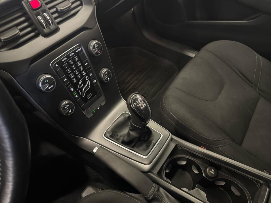 VOLVO V40 2013