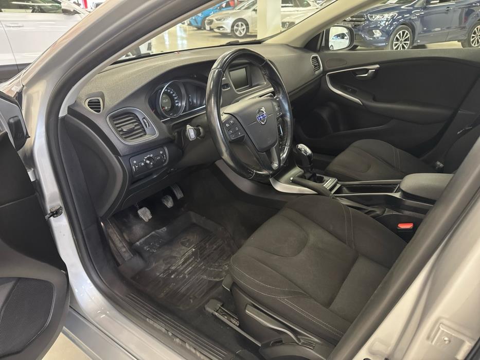 VOLVO V40 2013