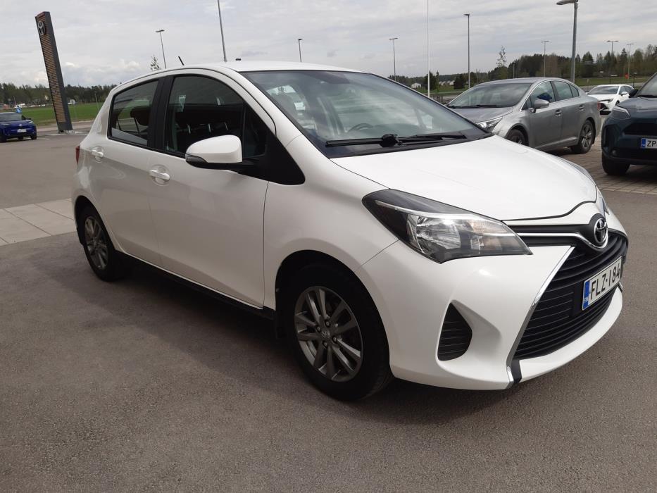 TOYOTA Yaris 2015