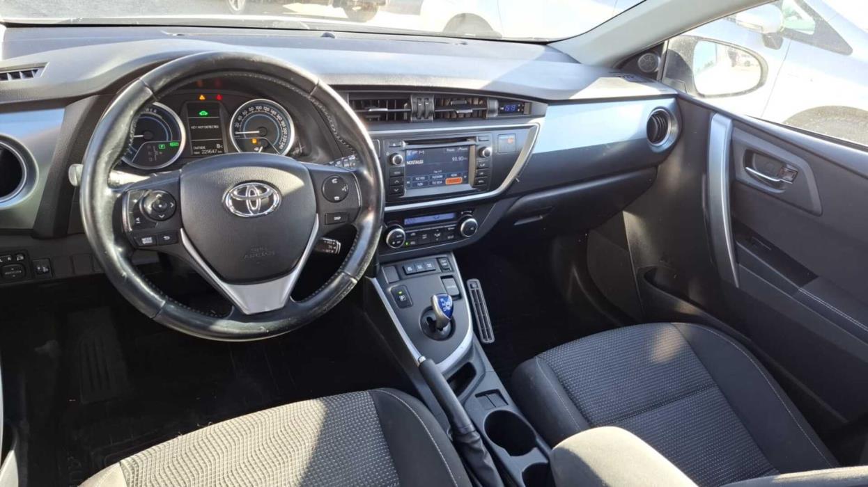 TOYOTA Auris 2014
