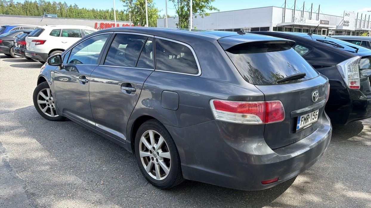 TOYOTA Avensis 2010