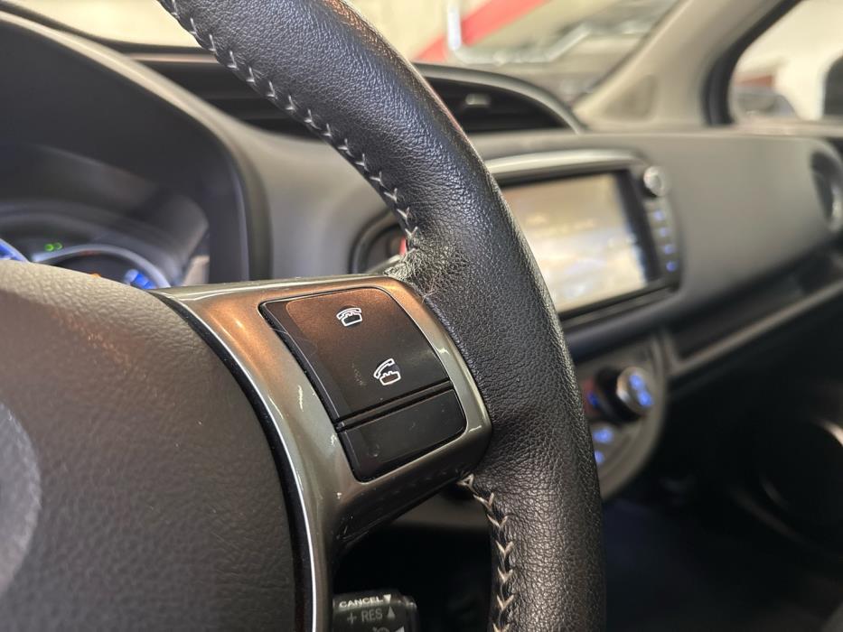 TOYOTA Yaris 2014