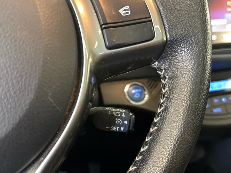TOYOTA Yaris 2014