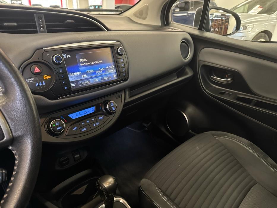 TOYOTA Yaris 2014