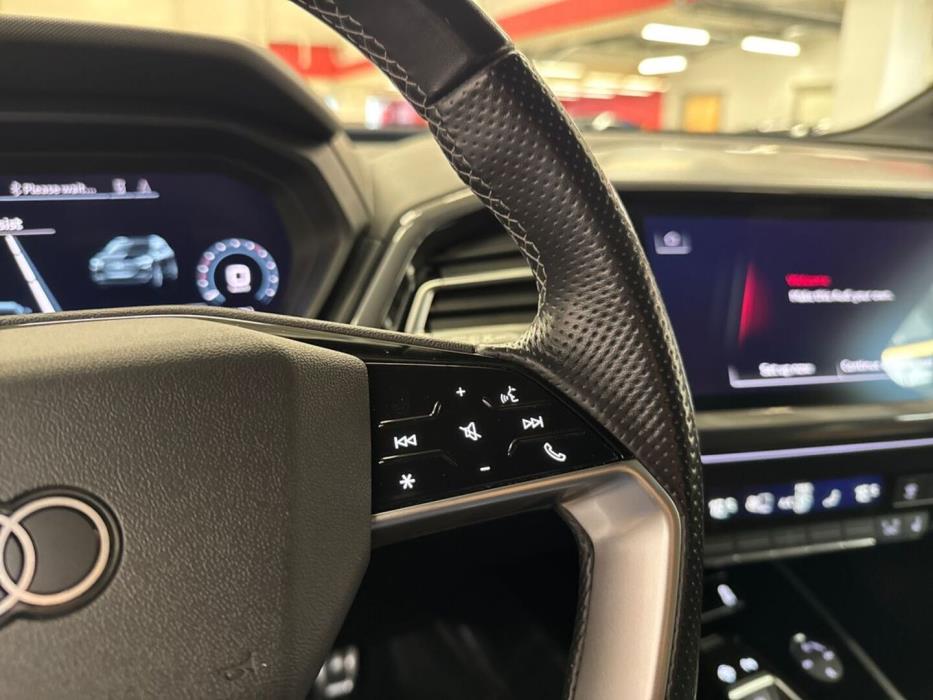 AUDI Q4 e-tron 2022