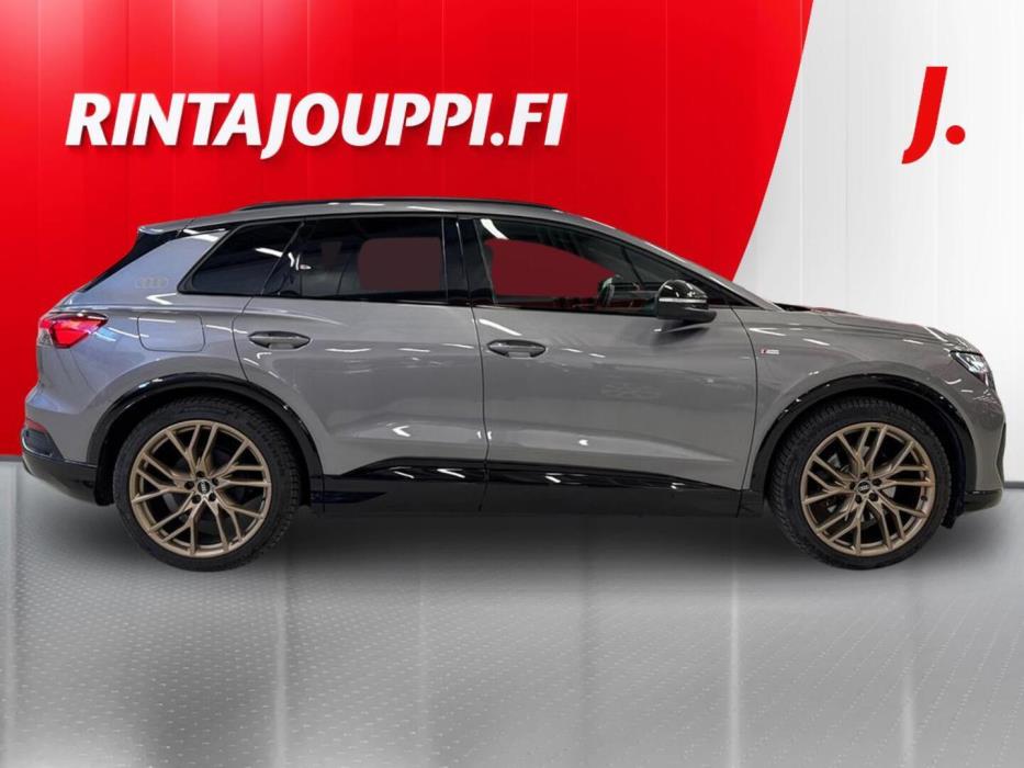 AUDI Q4 e-tron 2022