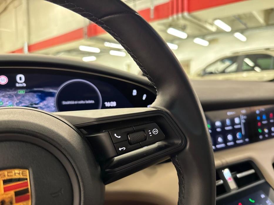 PORSCHE Taycan 2022