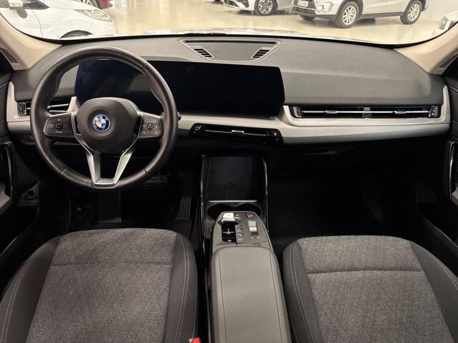 BMW iX1 2024