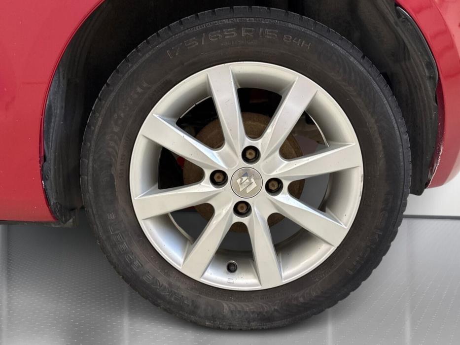 SUZUKI Swift 2012