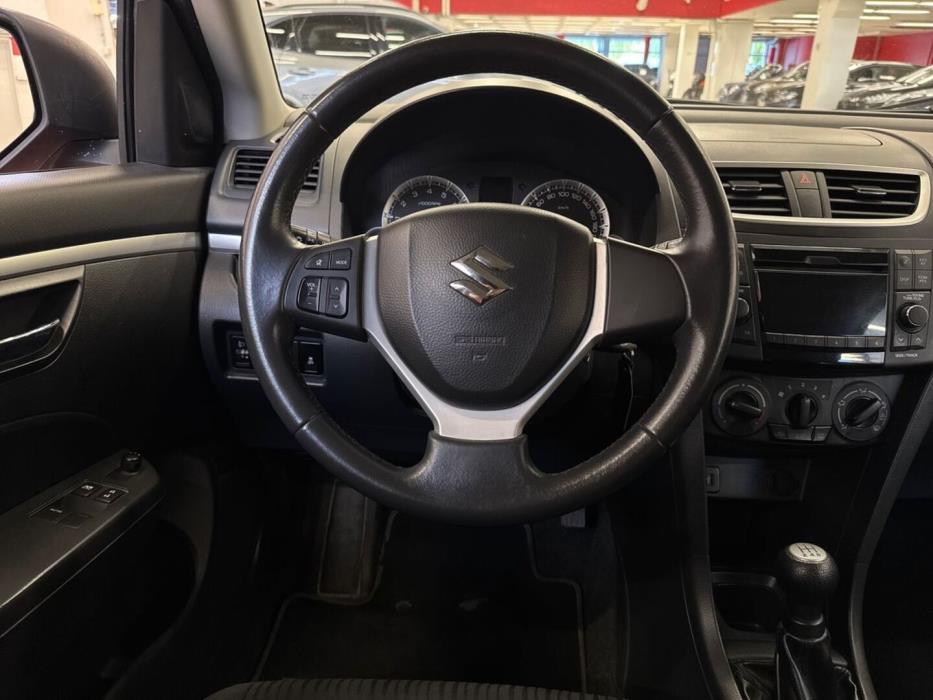 SUZUKI Swift 2012