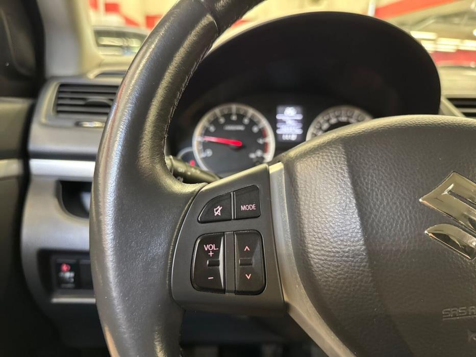 SUZUKI Swift 2012