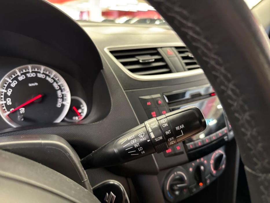 SUZUKI Swift 2012