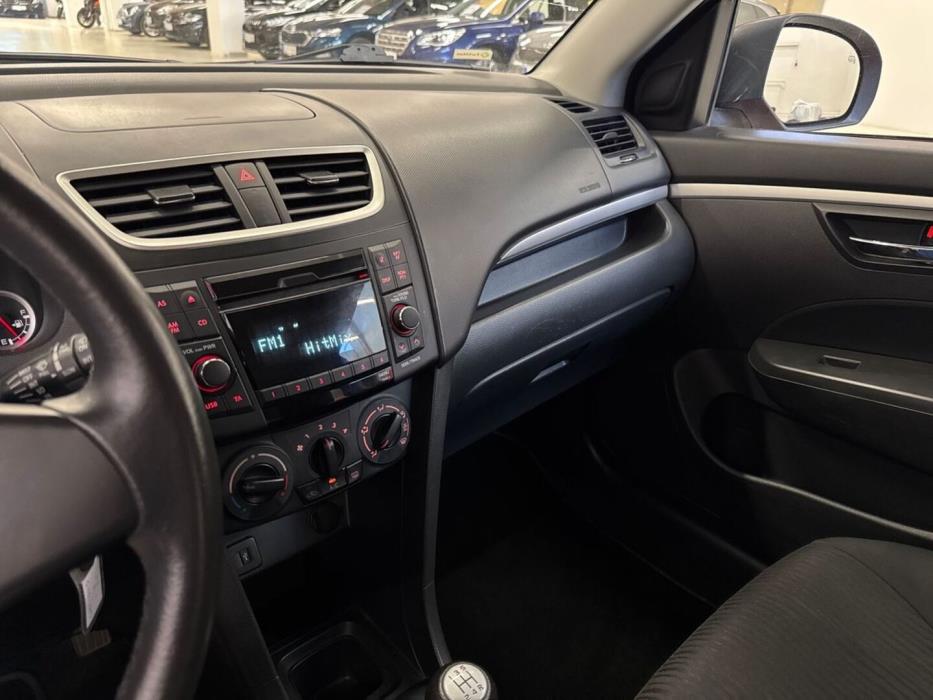 SUZUKI Swift 2012