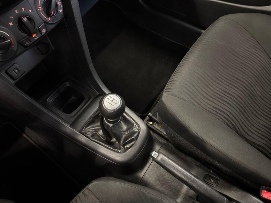 SUZUKI Swift 2012