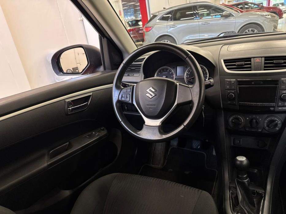 SUZUKI Swift 2012