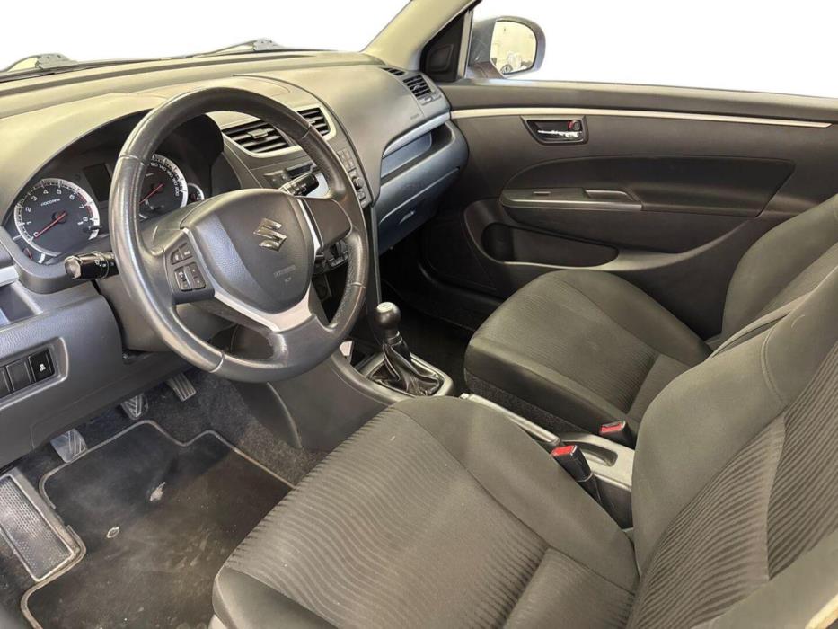 SUZUKI Swift 2012