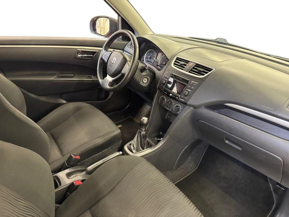 SUZUKI Swift 2012