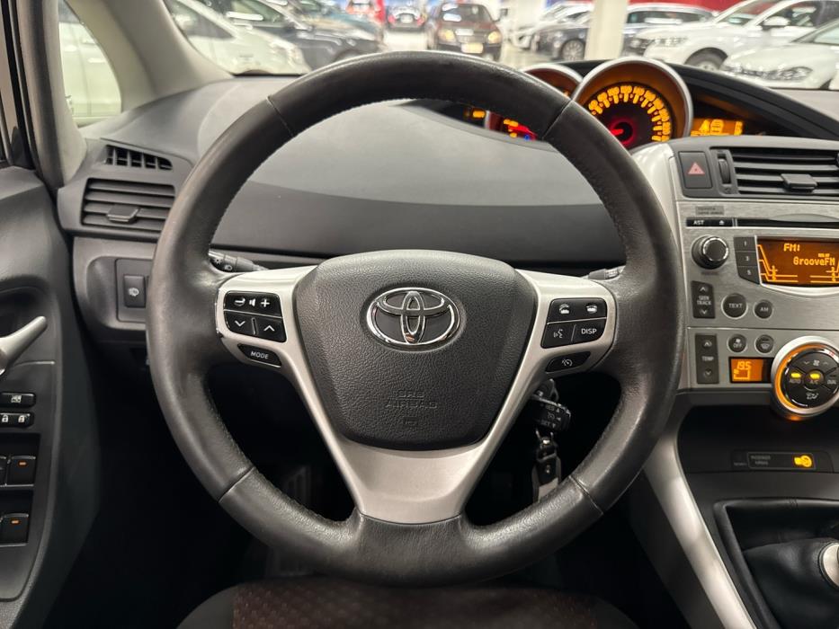 TOYOTA Verso 2011