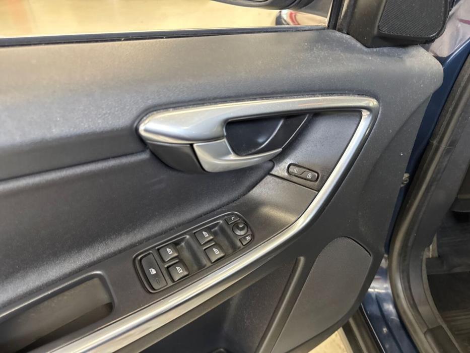 VOLVO XC60 2011