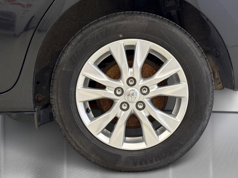TOYOTA Verso-S 2012