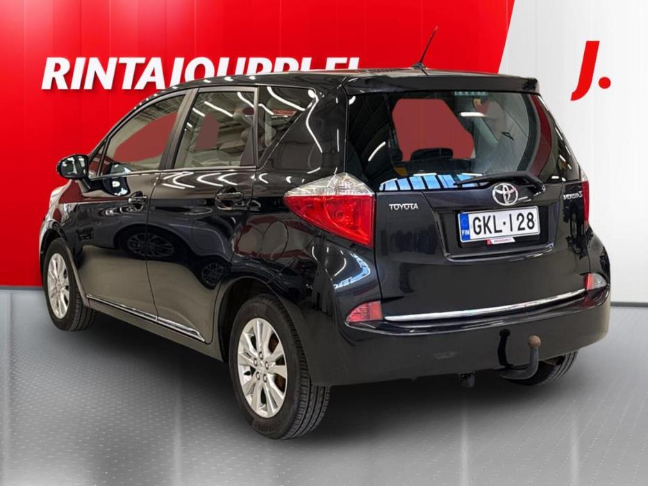 TOYOTA Verso-S 2012