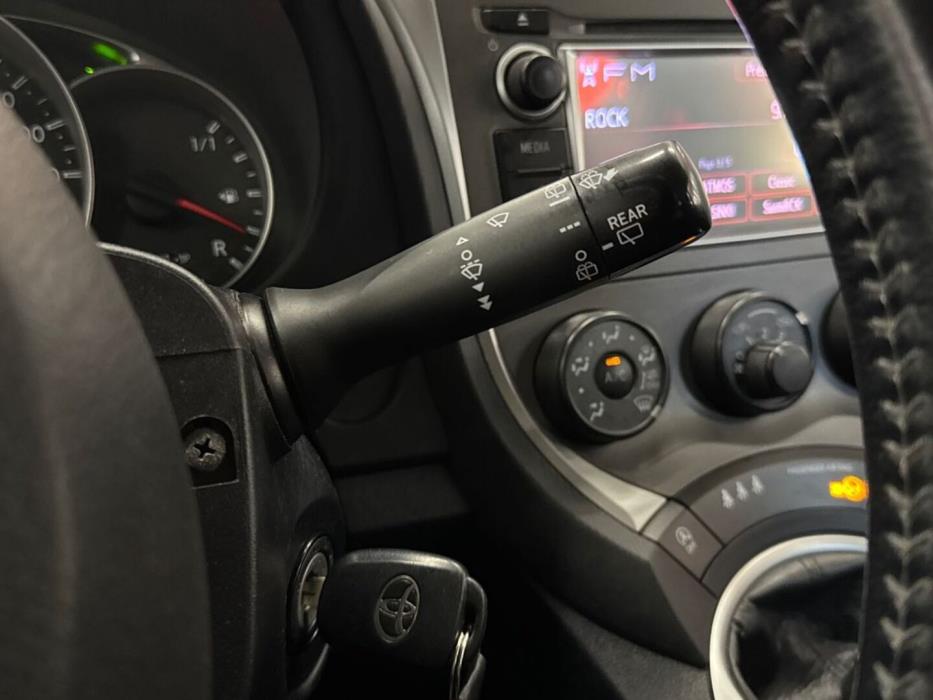 TOYOTA Verso-S 2012
