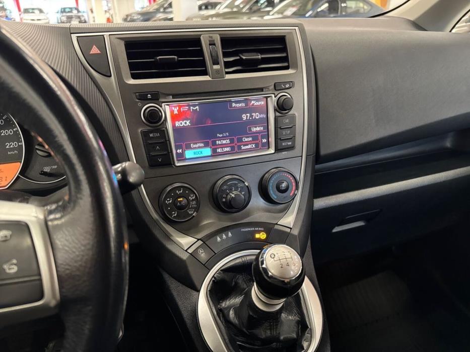TOYOTA Verso-S 2012