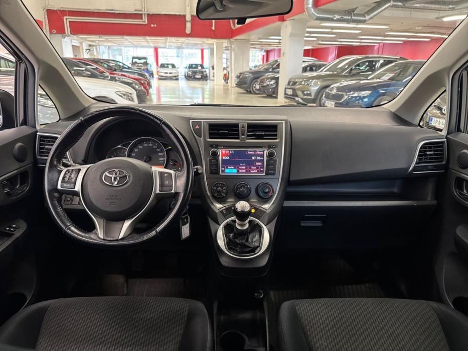 TOYOTA Verso-S 2012