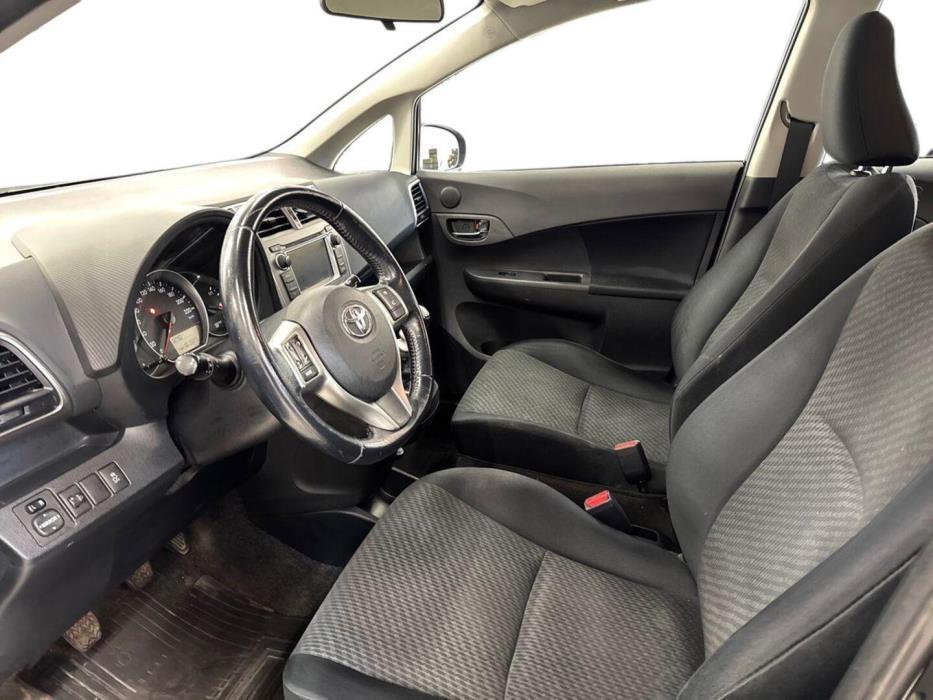 TOYOTA Verso-S 2012