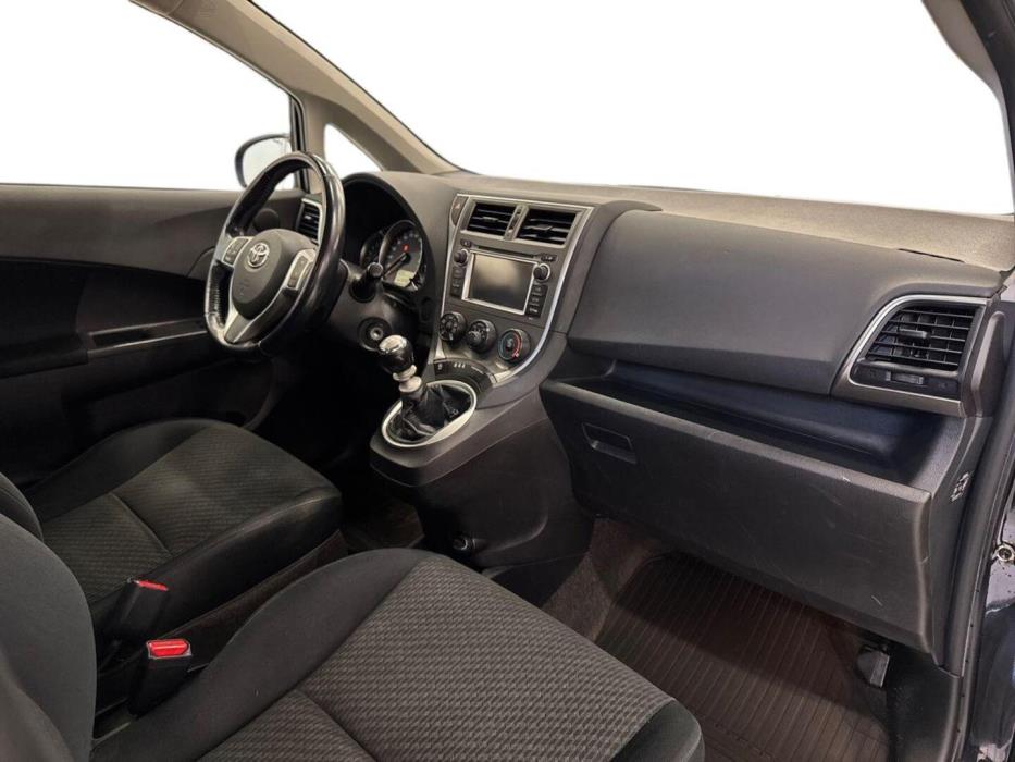 TOYOTA Verso-S 2012