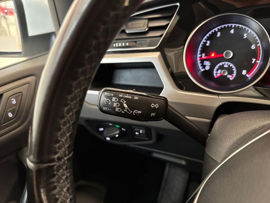 VOLKSWAGEN Touran 2017
