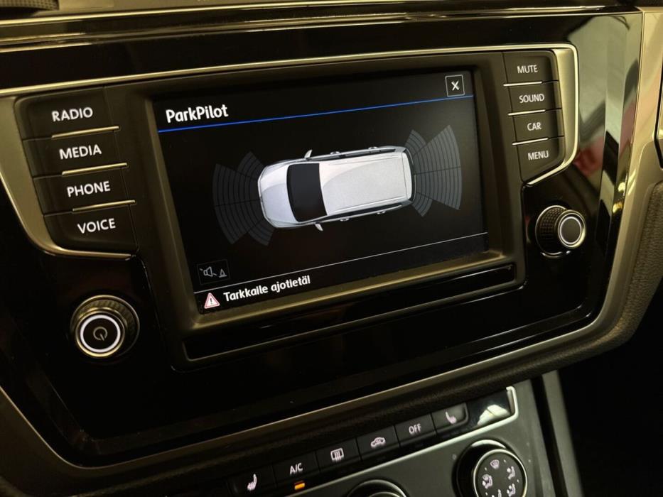 VOLKSWAGEN Touran 2017