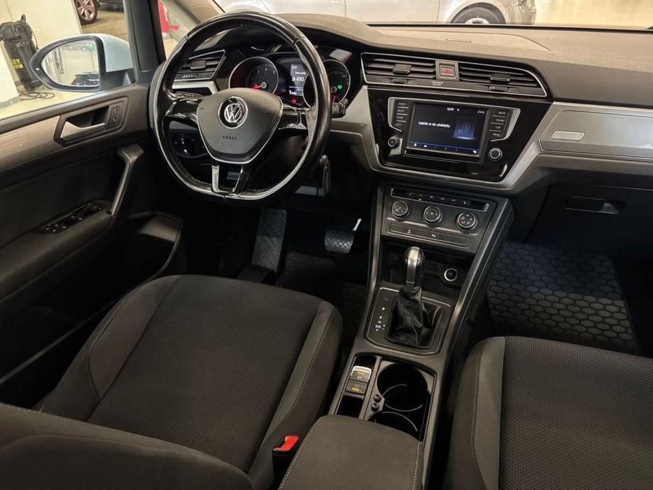 VOLKSWAGEN Touran 2017