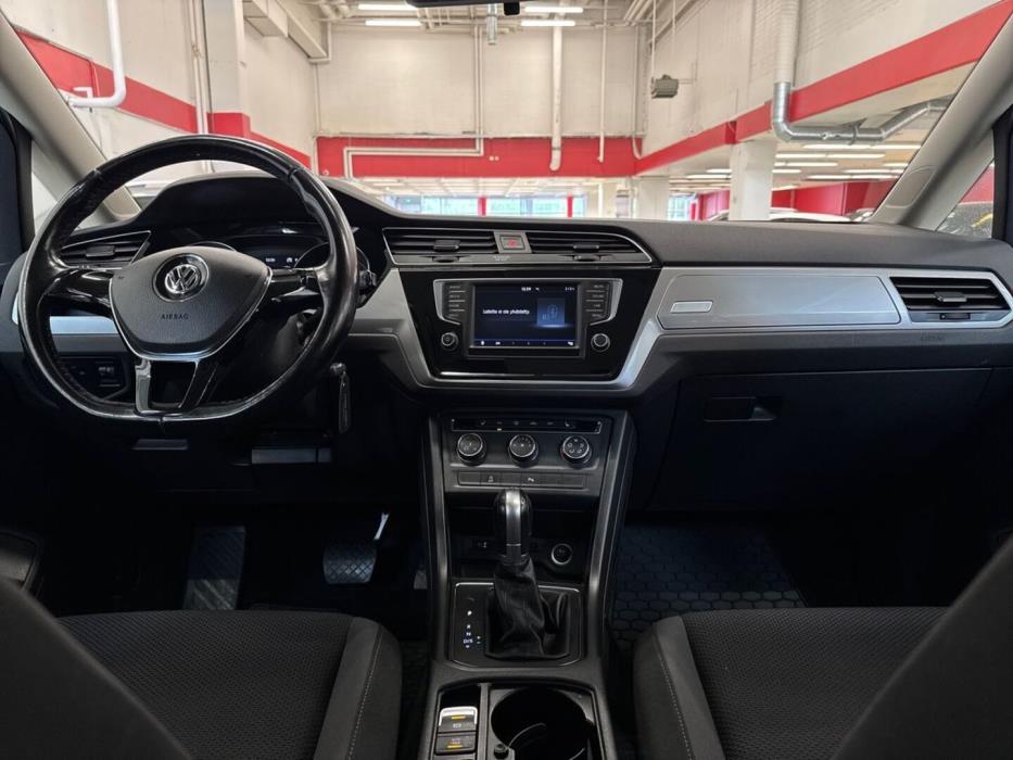 VOLKSWAGEN Touran 2017
