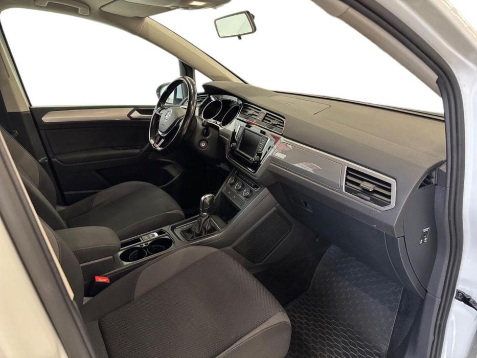 VOLKSWAGEN Touran 2017