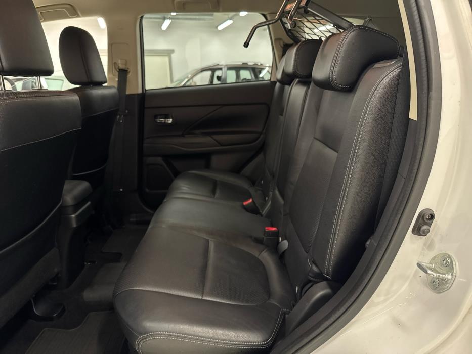 MITSUBISHI Outlander PHEV 2014