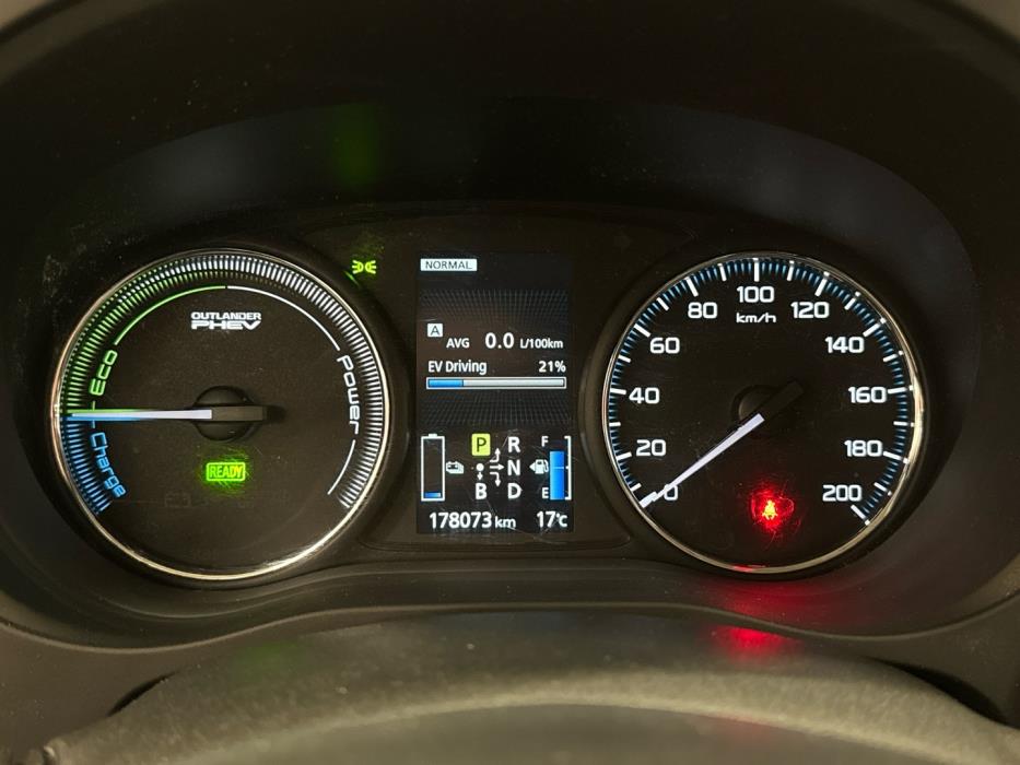 MITSUBISHI Outlander PHEV 2014