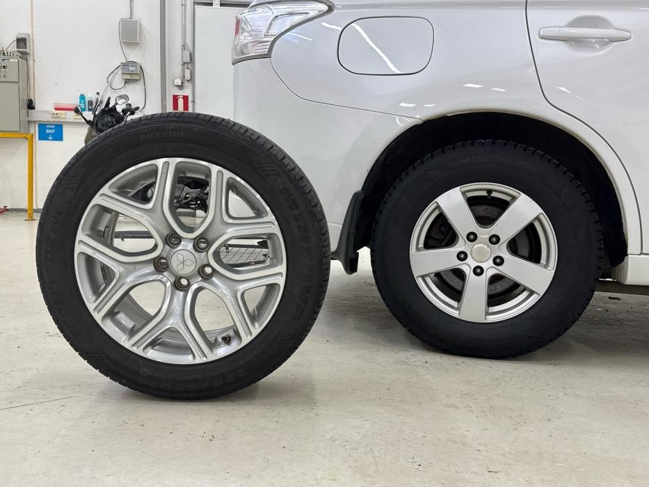 MITSUBISHI Outlander PHEV 2014