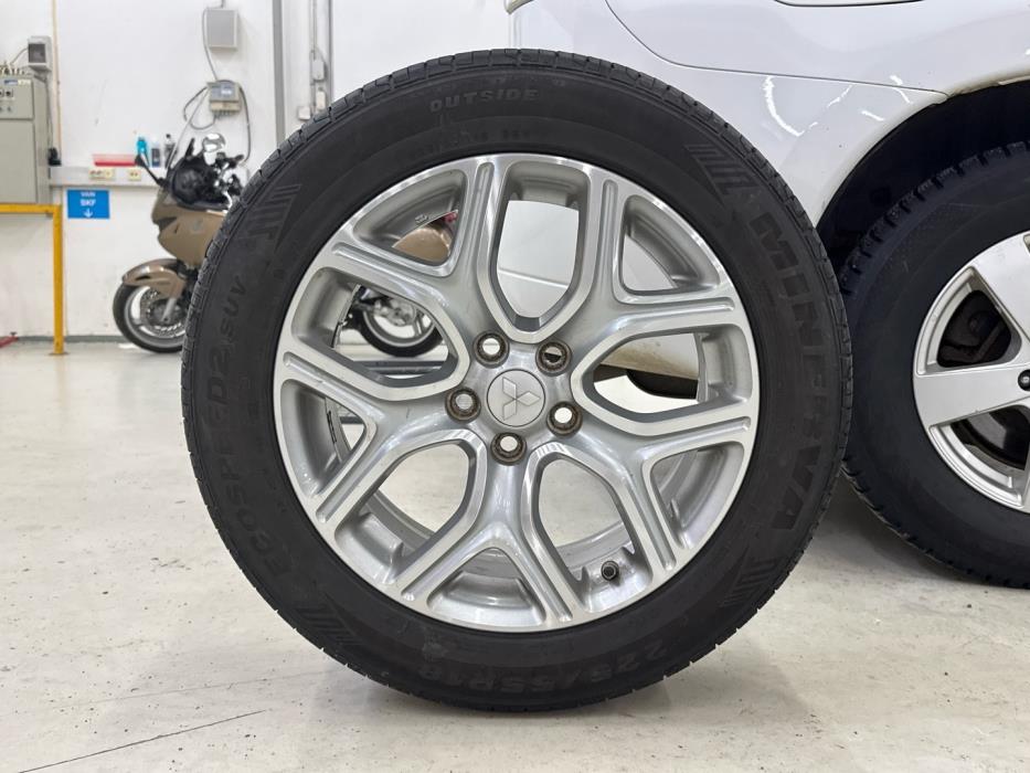 MITSUBISHI Outlander PHEV 2014