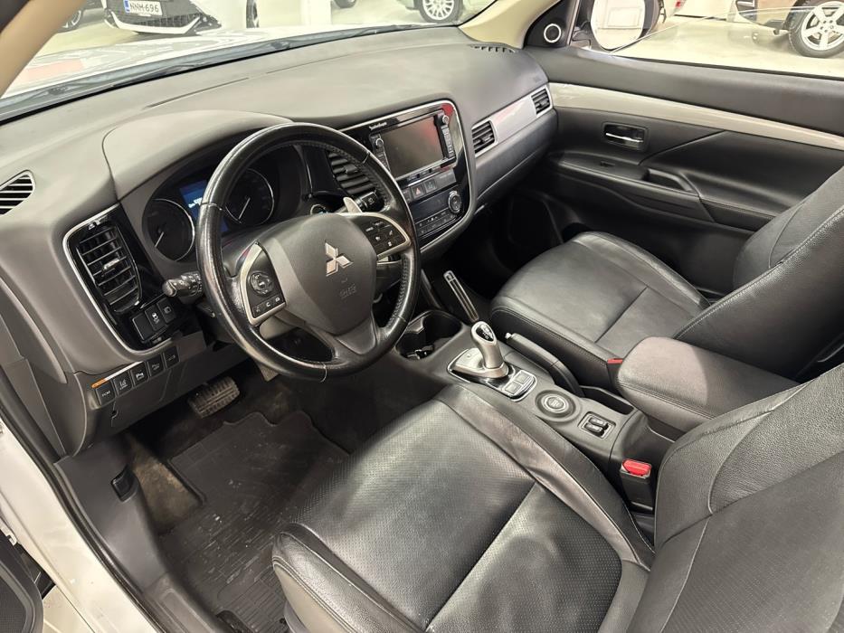 MITSUBISHI Outlander PHEV 2014