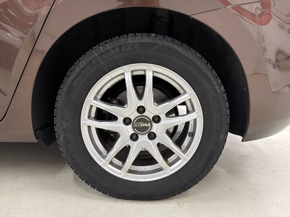 VOLKSWAGEN Touran 2016