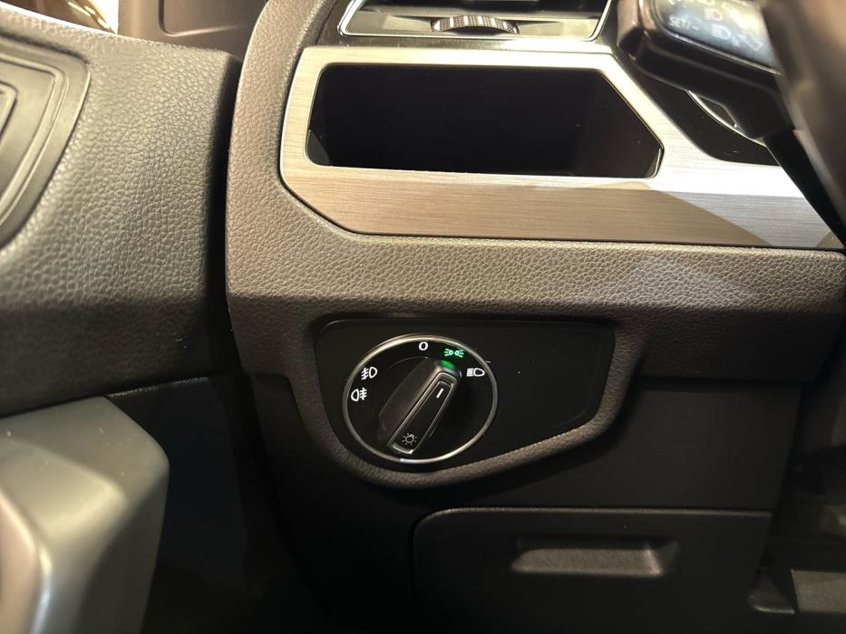 VOLKSWAGEN Touran 2016