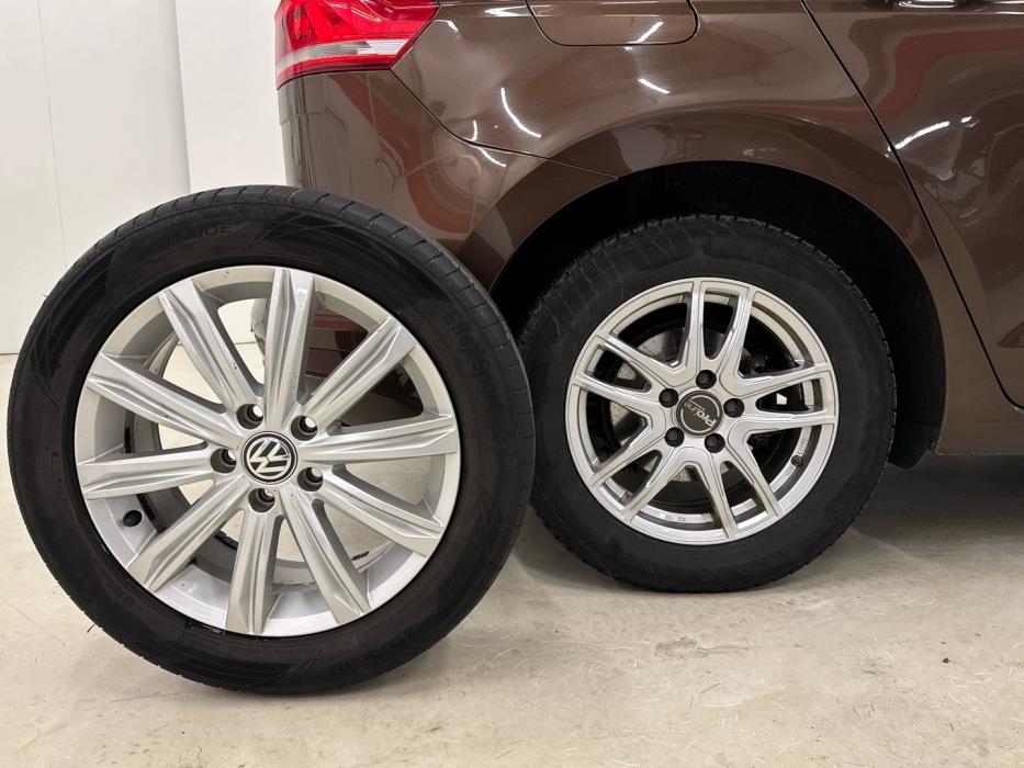 VOLKSWAGEN Touran 2016