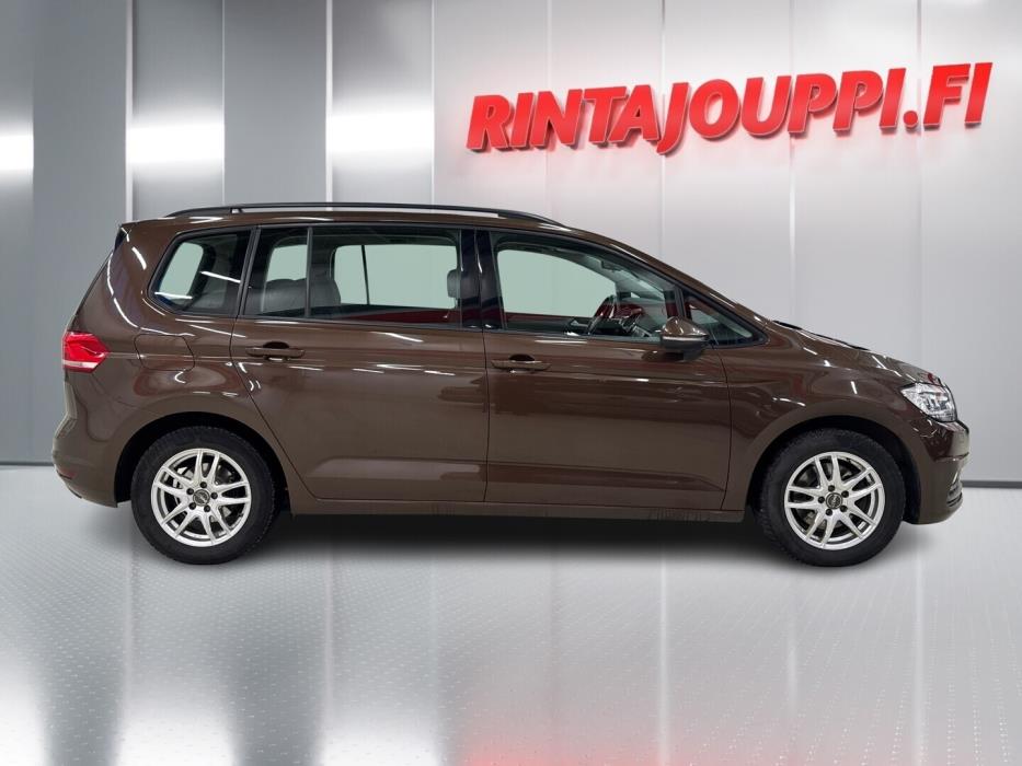 VOLKSWAGEN Touran 2016
