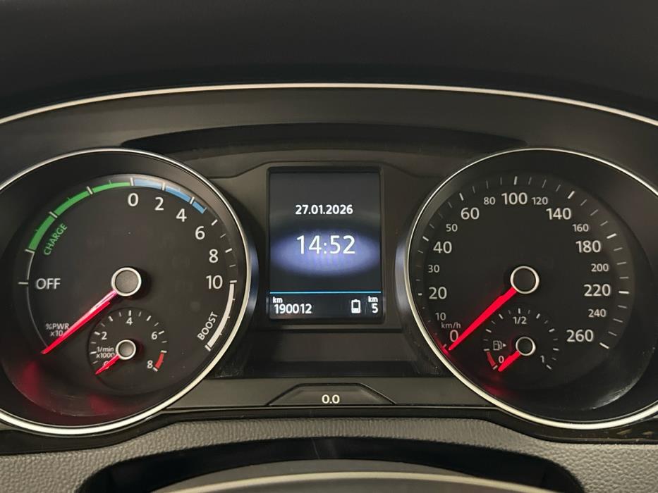 VOLKSWAGEN Passat 2016